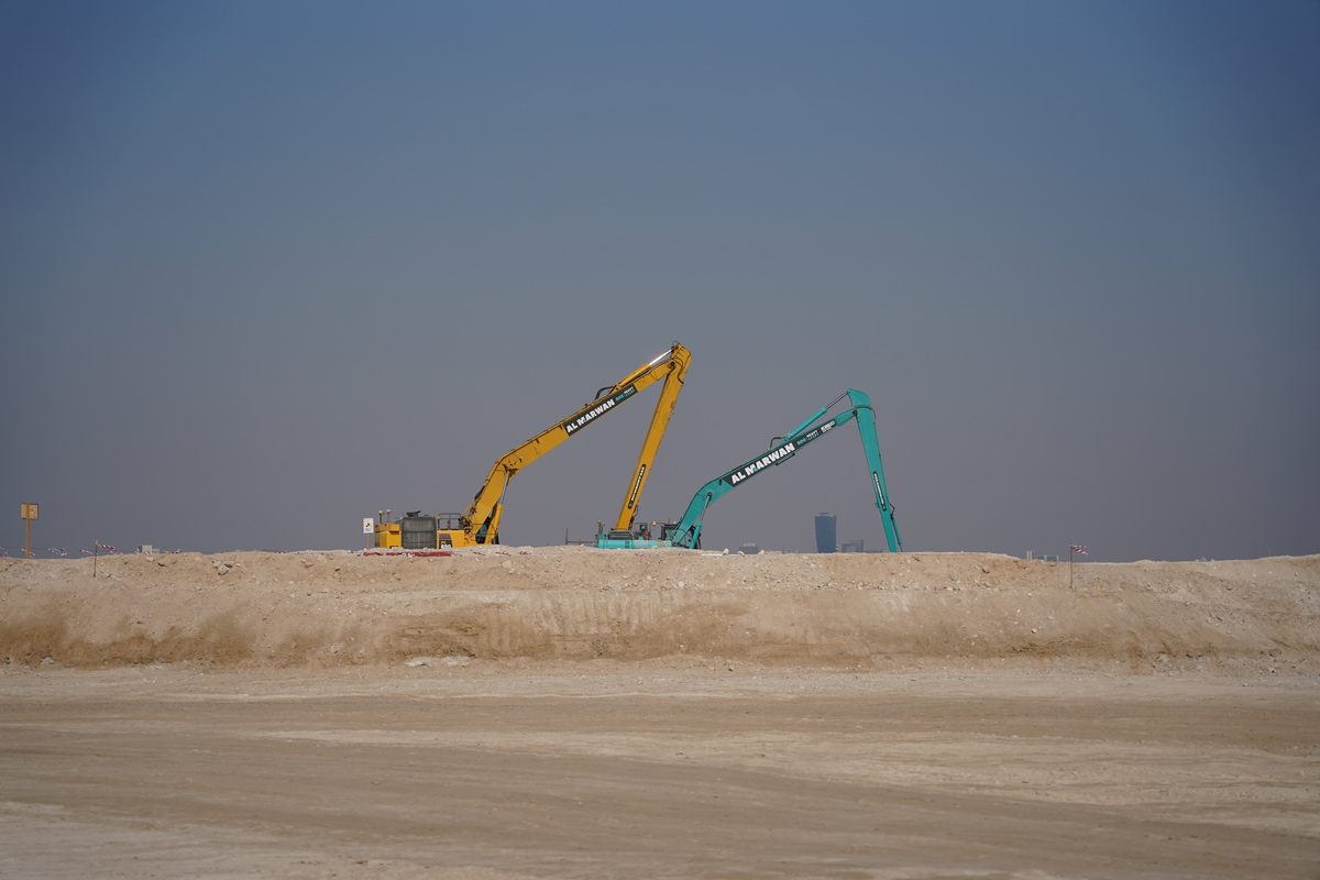 How to Compare Between Heavy Equipment Al Marwan